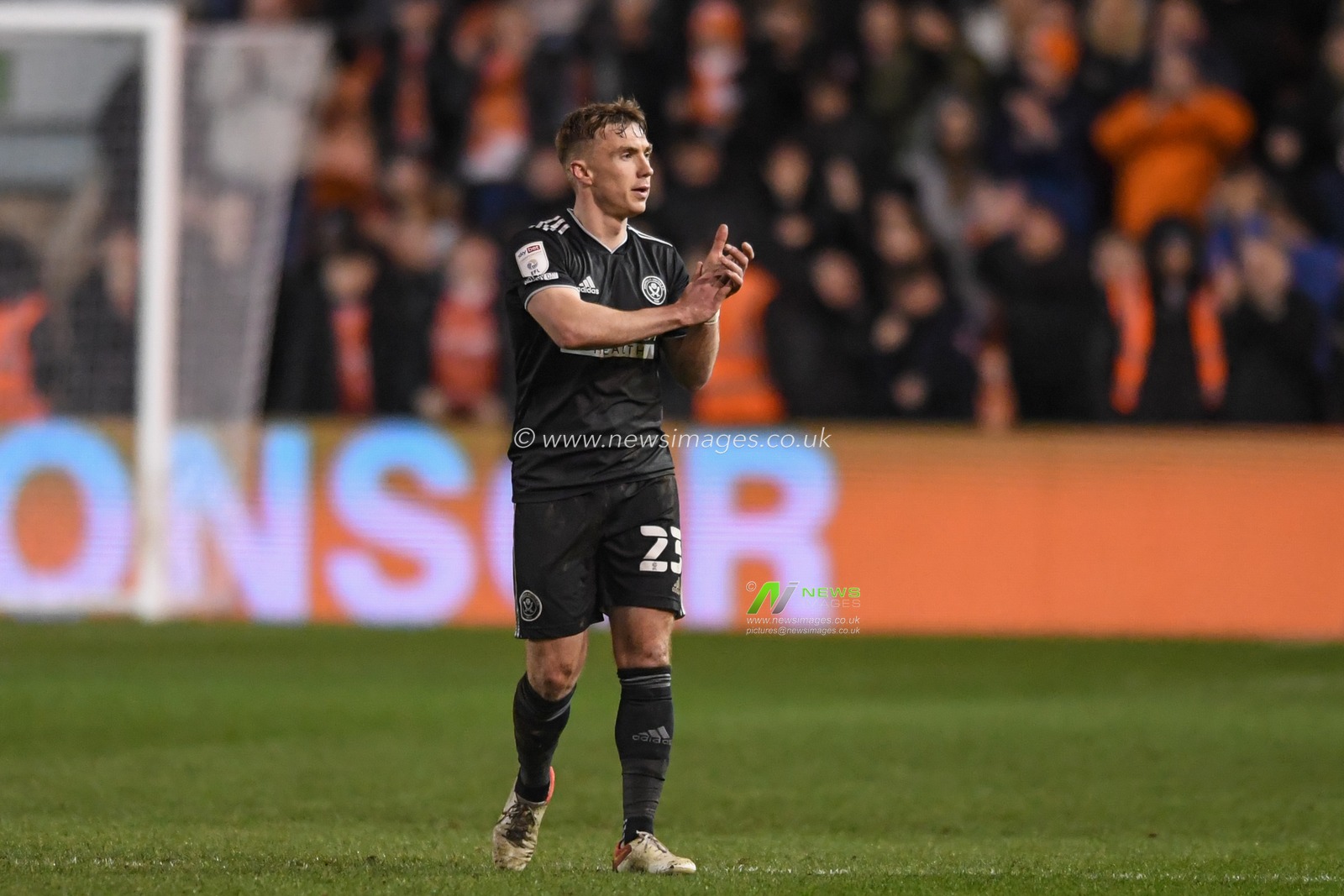 Ben Osborn #23 of Sheffield United applauds the travelling supporters at the end of the game after his side drew 0-0 with Blackpool