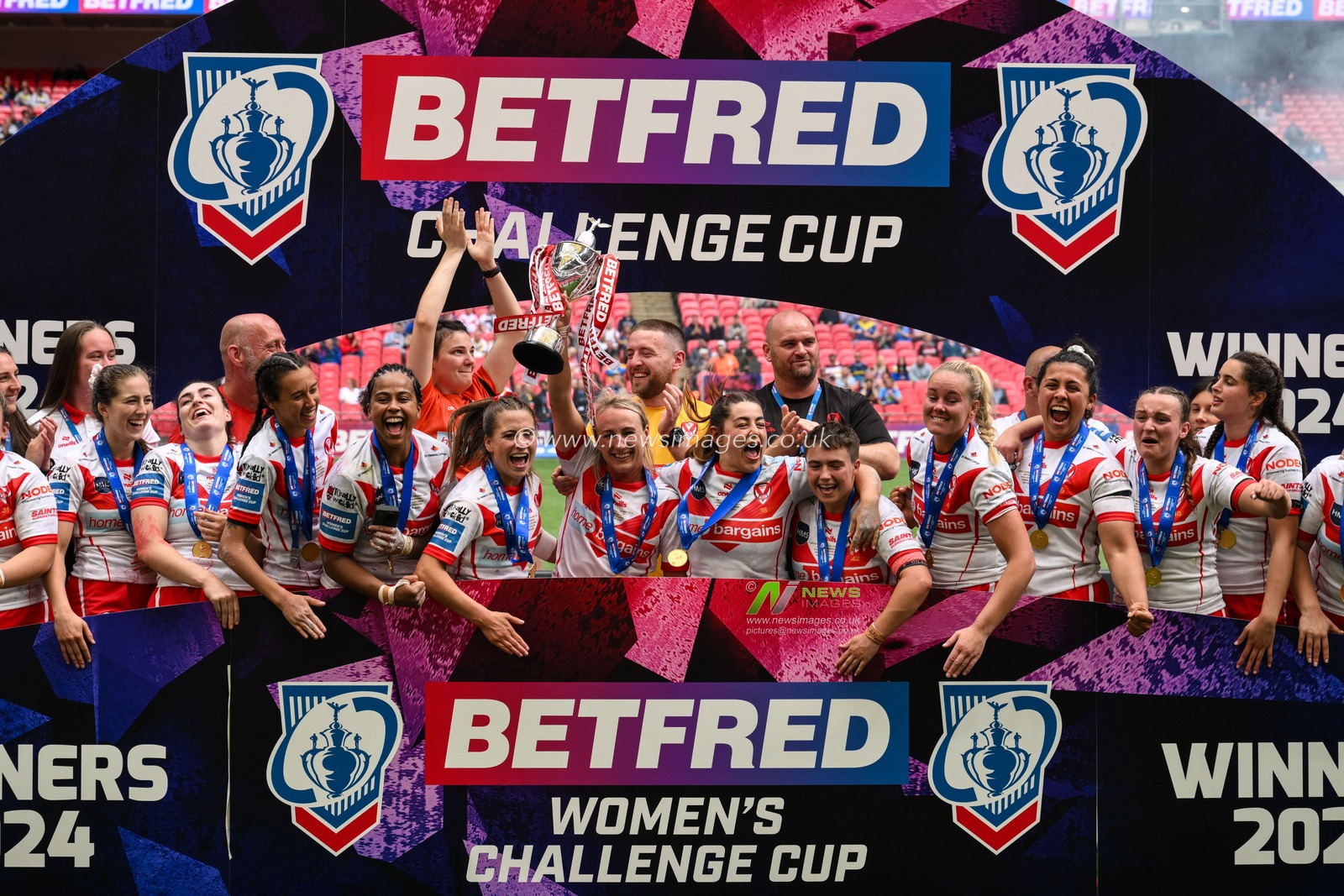 St Helens players lift the Betfred Womenâ€™s Challenge Cup after beating Leeds Rhinos in the Betfred Women's Challenge Cup Final match Leeds Rhinos vs St Helens at Wembley Stadium, London, United Kingdom, 8th June 2024

(Photo by Craig Thomas/News Images)