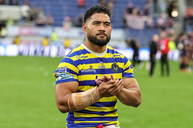 Kelepi Tanginoa of Warrington Wolves applauds the fans during the Betfred Super League Magic Weekend match Leigh Leopards vs Warrington Wolves at Hill Dickinson Stadium, Liverpool, United Kingdom on 04 July 2026

(Photo by Mark Cosgrove/News Images)