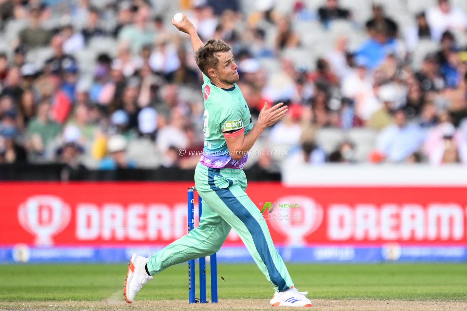 Sam Curran of Oval Invincibles delivers the ball during the The Hundred match Manchester Originals vs Oval Invincibles at Old Trafford, Manchester, United Kingdom, 6th August 2024

(Photo by Craig Thomas/News Images)