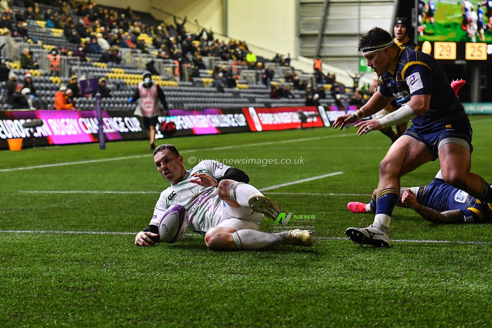 George North of Ospreys goes over for a try