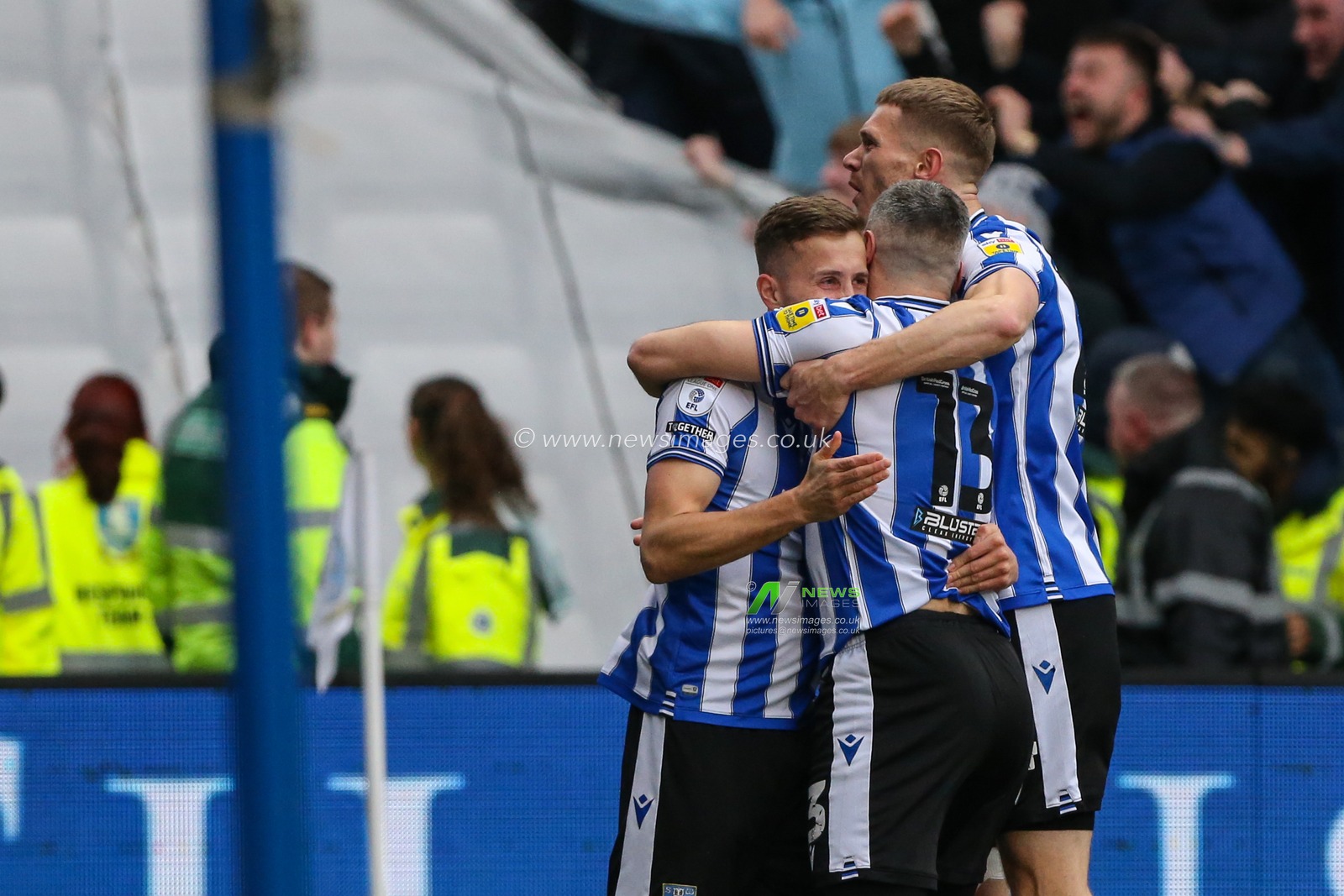 Callum Paterson #13 of Sheffield Wednesday celebrates his goal to make it 1-0 during the Sky Bet League 1 match Sheffield Wednesday vs Plymouth Argyle at Hillsborough, Sheffield, United Kingdom, 4th February 2023

(Photo by Arron Gent/News Images)