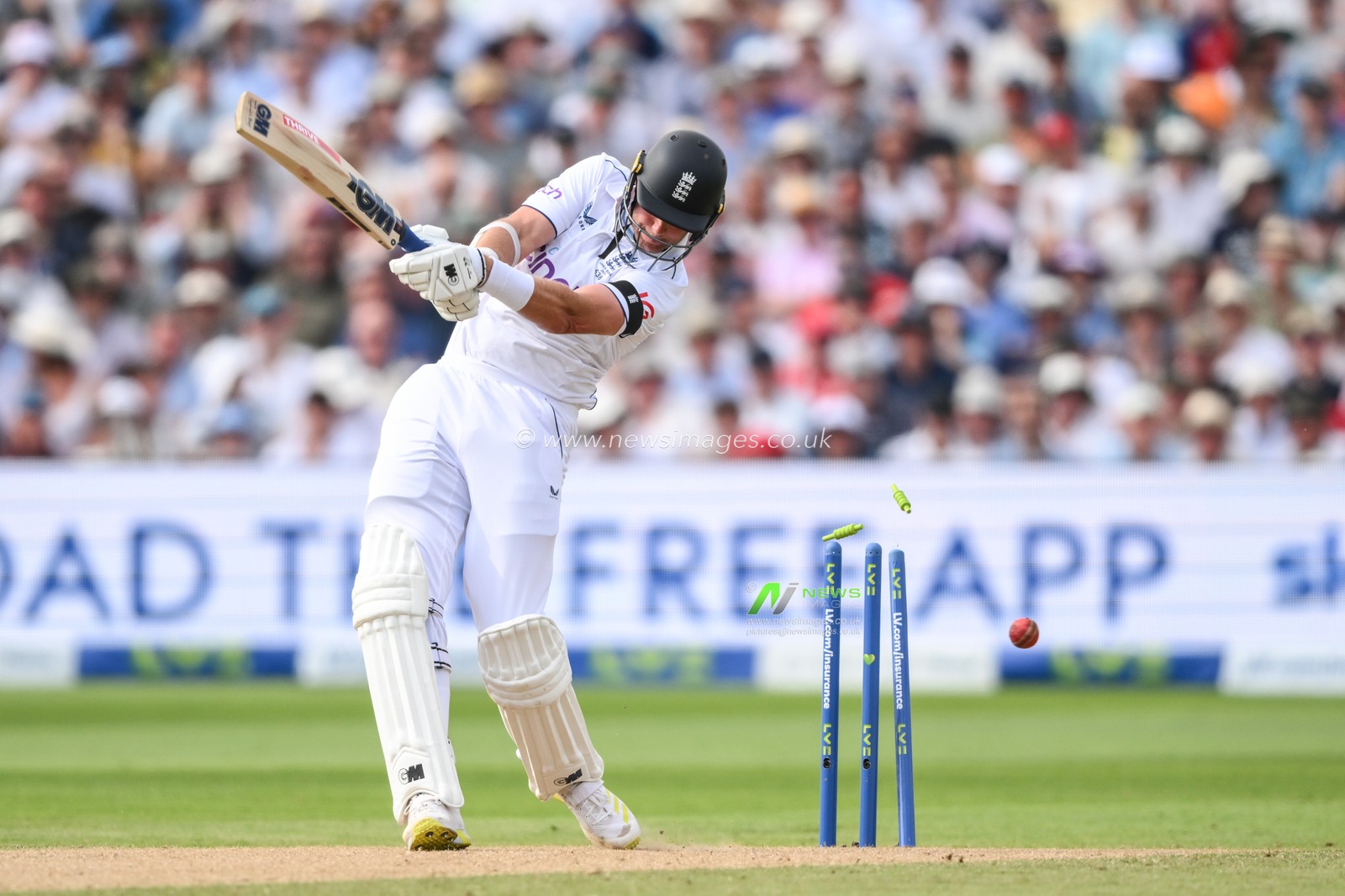 Stuart Broad of England is bowled out by Cameron Green of Australia during the LV= Insurance Ashes First Test Series Day 1 England vs Australia at Edgbaston, Birmingham, United Kingdom, 16th June 2023

(Photo by Craig Thomas/News Images)