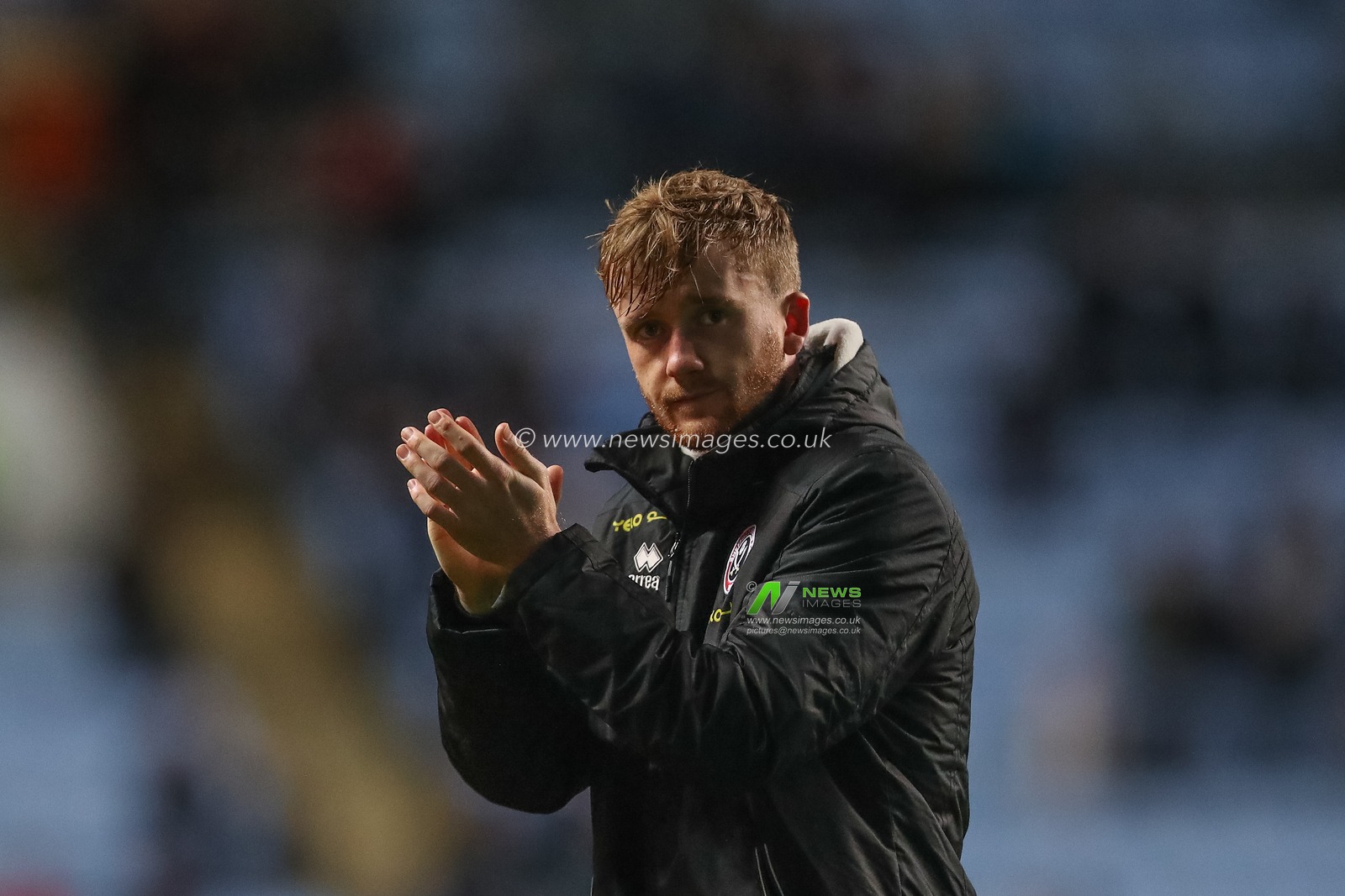 Tommy Doyle #22 of Sheffield United applauds the travelling fans after the Sky Bet Championship match Coventry City vs Sheffield United at Coventry Building Society Arena, Coventry, United Kingdom, 19th October 2022

(Photo by Gareth Evans/News Images)