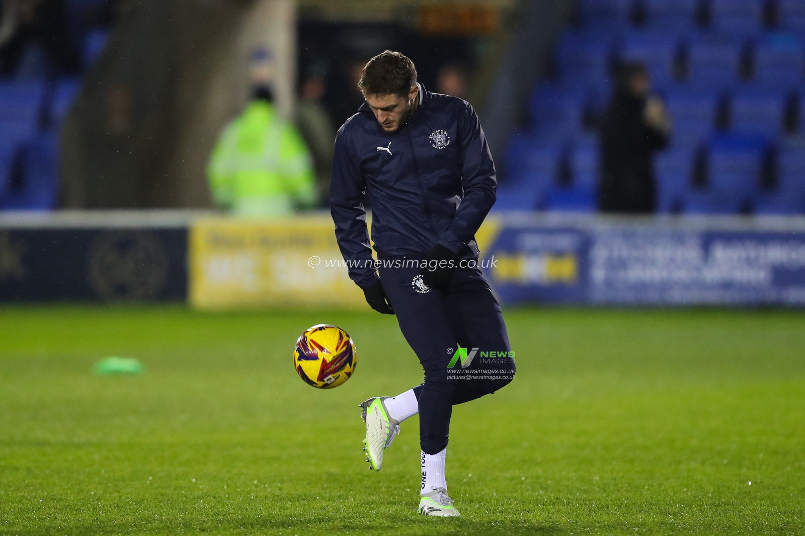 Elliot Embleton of Blackpool during the pre-game warm up ahead of the Sky Bet League 1 match Shrewsbury Town vs Blackpool at Croud Meadow, Shrewsbury, United Kingdom, 4th December 2024

(Photo by Gareth Evans/News Images)