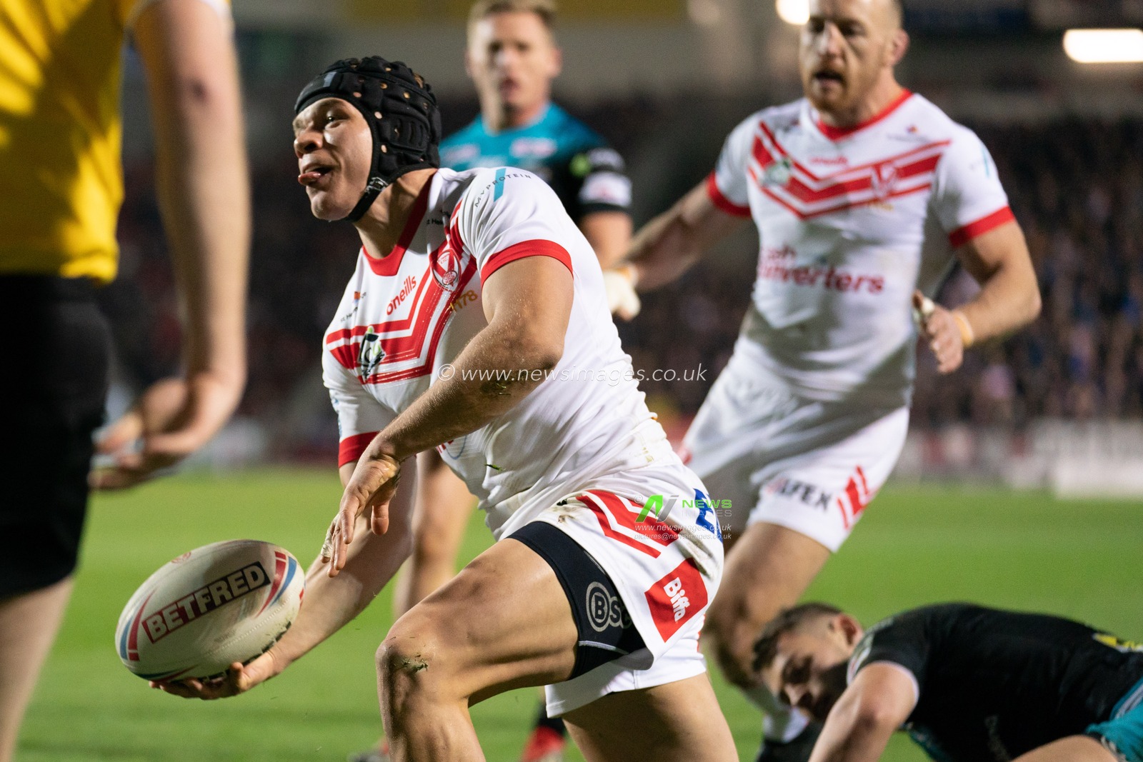 St. Helens's Jonny Lomax goes celebrates scoring his sides second try


22nd February 2019 , Totally Wicked Stadium, St Helens, England;  Betfred Super League, Round 3, St Helens vs Leeds Rhinos

Credit: Terry Donnelly/News Images