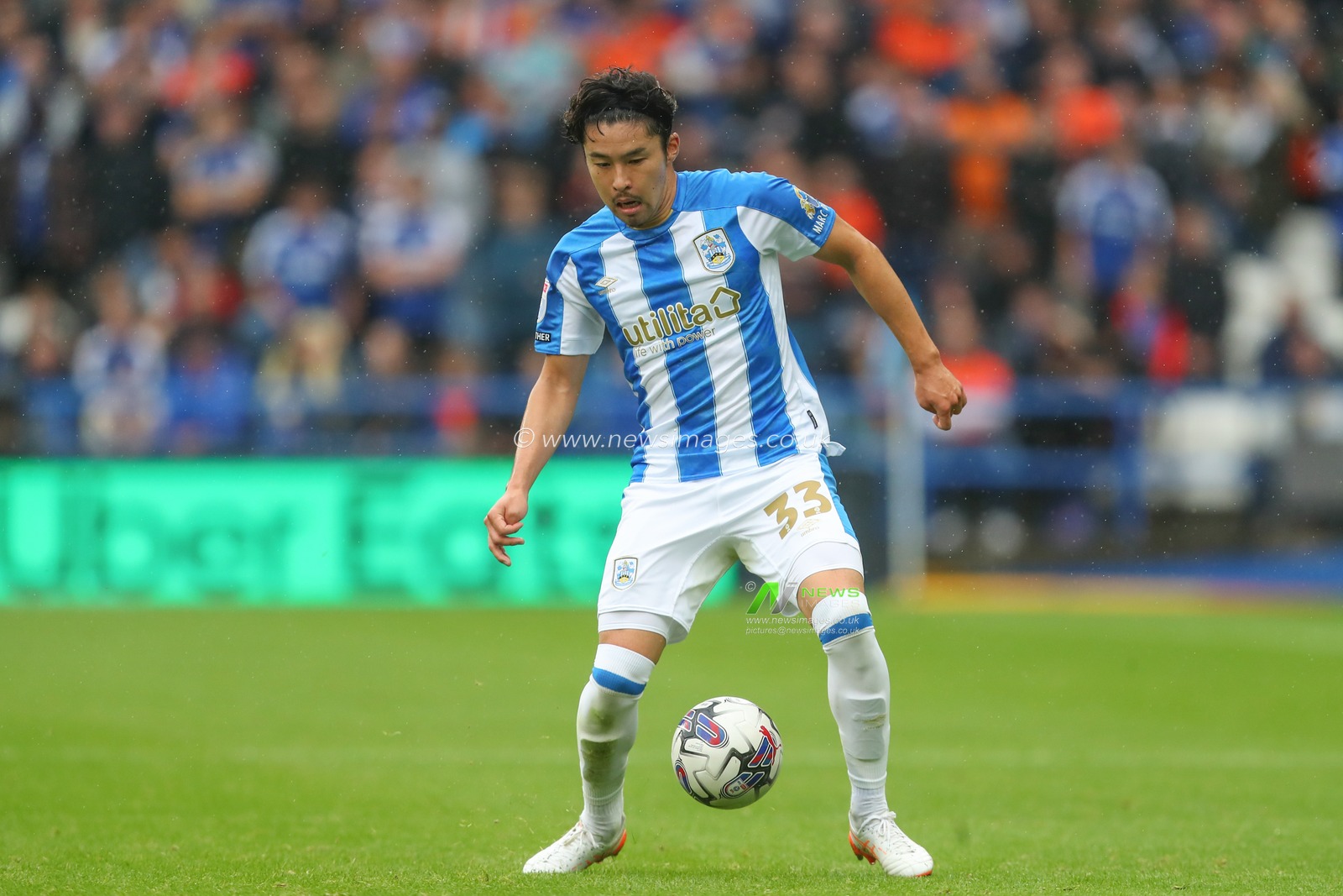Yuta Nakayama #33 of Huddersfield Town in action during the Sky Bet Championship match Huddersfield Town vs Ipswich Town at John Smith's Stadium, Huddersfield, United Kingdom, 30th September 2023

(Photo by Gareth Evans/News Images)