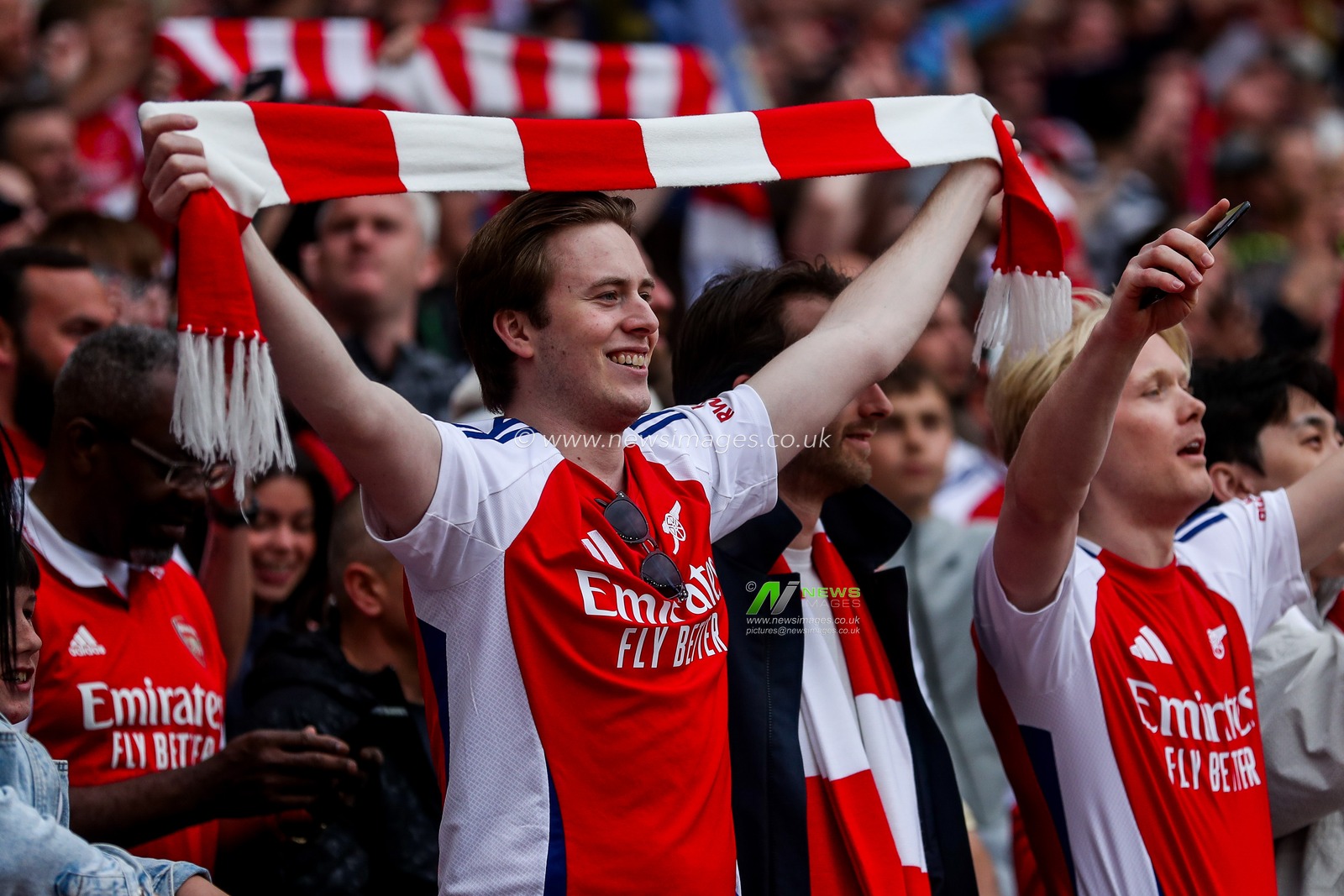 Arsenal fans sing â€˜North London Foreverâ€™ prior to the Premier League match Arsenal vs Bournemouth at Emirates Stadium, London, United Kingdom, 3rd May 2025

(Photo by Izzy Poles/News Images)