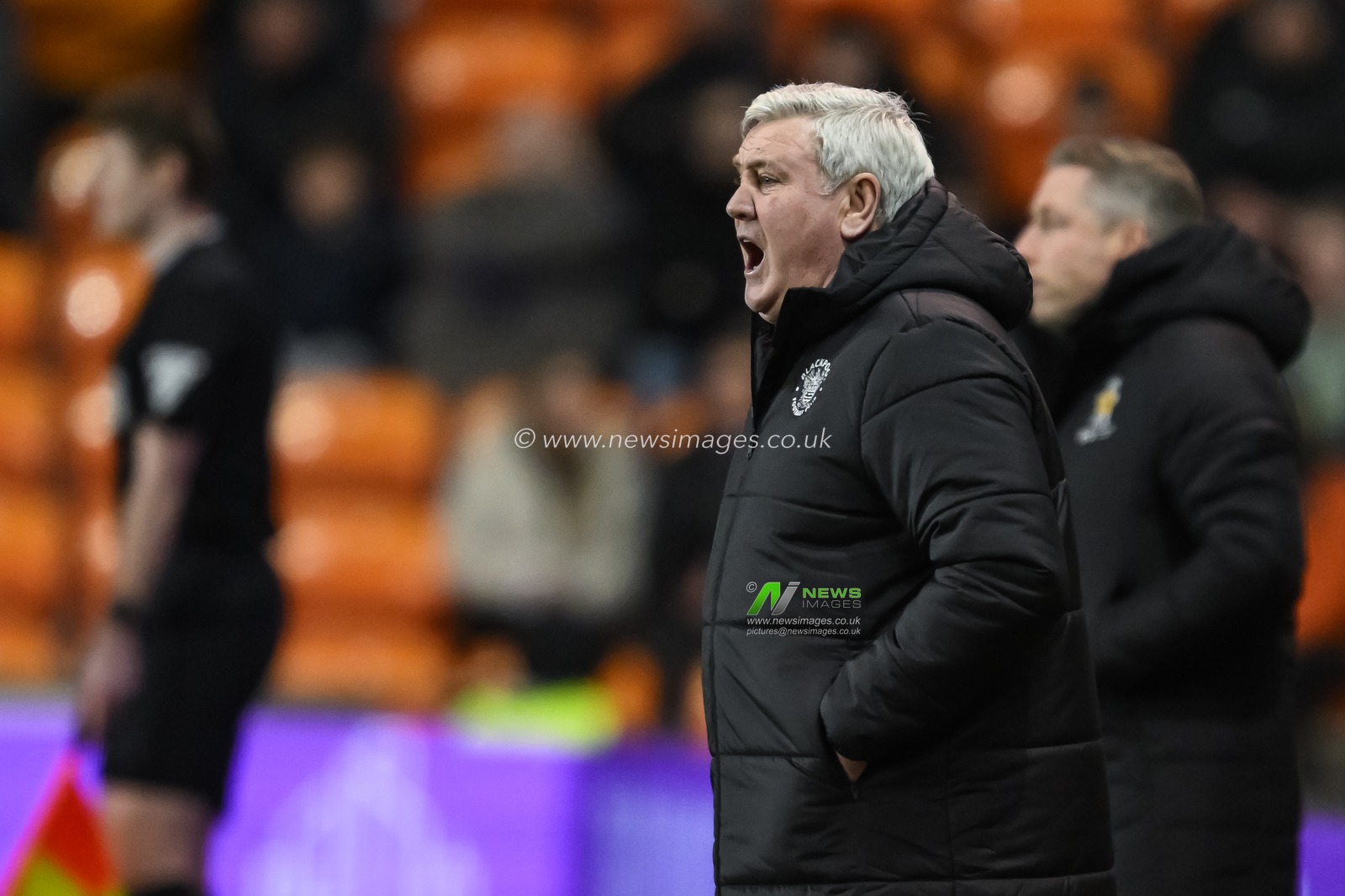 Steve Bruce head coach of Blackpool gives his team instructions during the Sky Bet League 1 match Blackpool vs Cambridge United at Bloomfield Road, Blackpool, United Kingdom, 11th March 2025

(Photo by Craig Thomas/News Images)