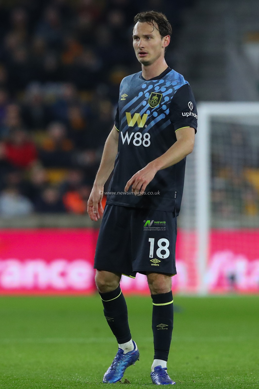 Hjalmar Ekdal #18 of Burnley during the Premier League match Wolverhampton Wanderers vs Burnley at Molineux, Wolverhampton, United Kingdom, 5th December 2023

(Photo by Gareth Evans/News Images)