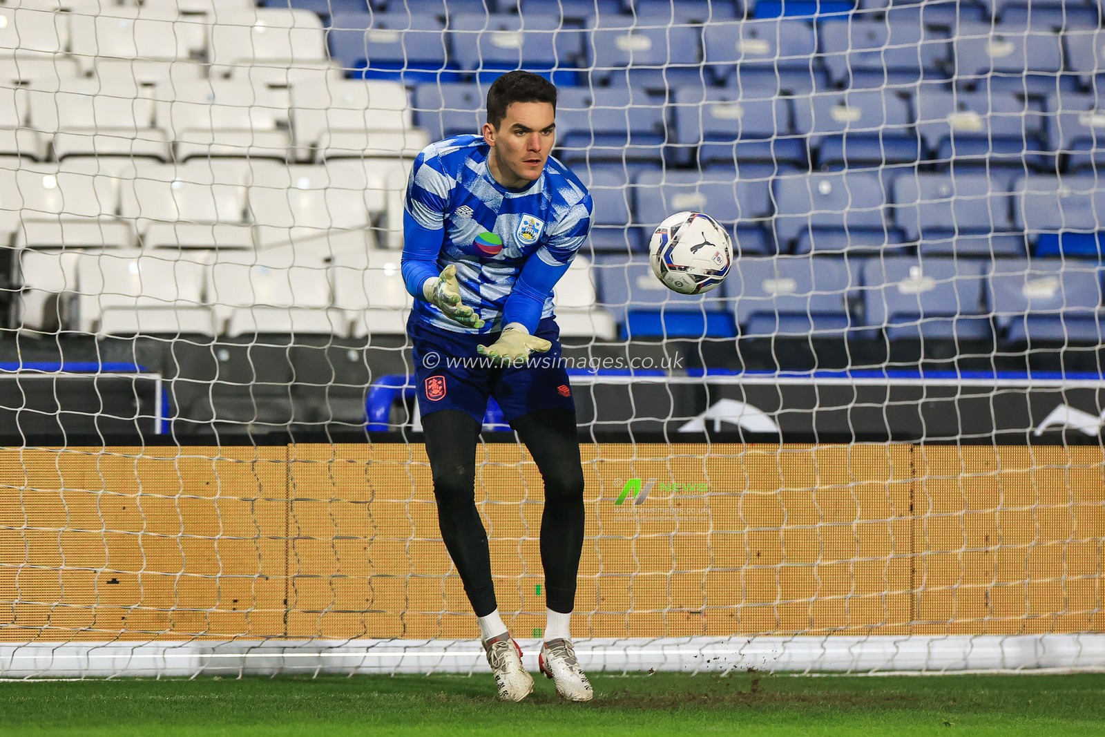 Lee Nicholls #21 of Huddersfield Town during the pre-game warmup