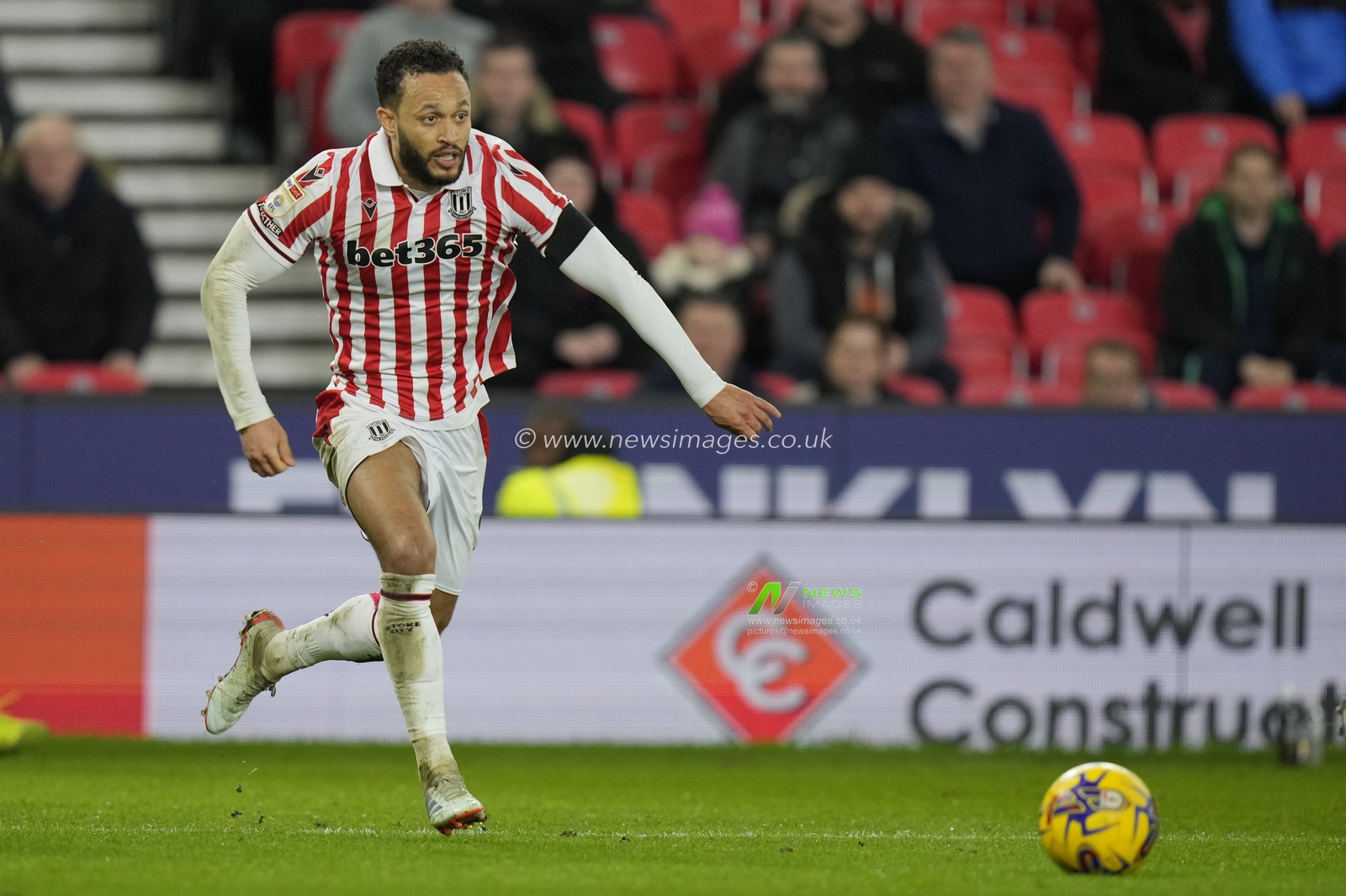 Lewis Baker of Stoke City chases a loose ball during the Sky Bet Championship match Stoke City vs Queens Park Rangers at Bet365 Stadium, Stoke-on-Trent, United Kingdom, 14th February 2024

(Photo by Steve Flynn/News Images)
