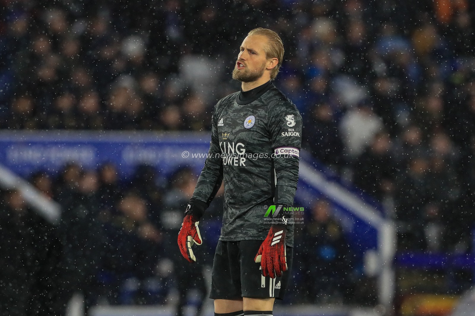 9th March 2020, King Power Stadium, Leicester, England; Premier League, Leicester City v Aston Villa : Kasper Schmeichel (1) of Leicester City reacts as Caglar Soyuncu (4) of Leicester City header on goal just misses