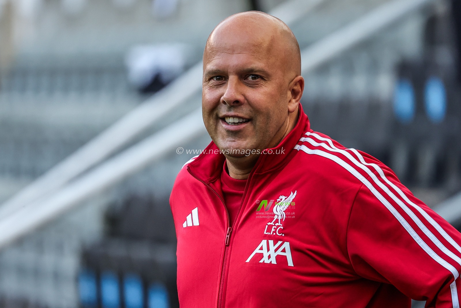 Arne Slot manager of Liverpool arrives during the Premier League match Newcastle United vs Liverpool at St. James's Park, Newcastle, United Kingdom, 25th August 2025

(Photo by Mark Cosgrove/News Images)