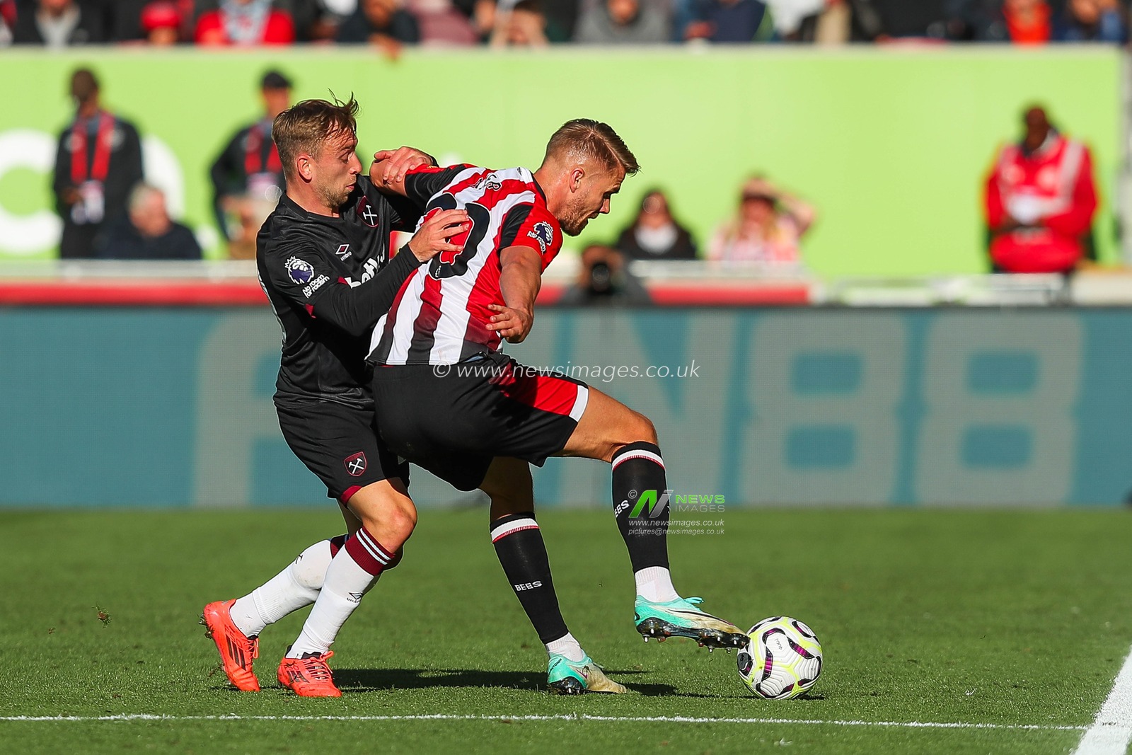 Jarrod Bowen of West Ham United battles for the ball with Kristoffer Ajer of Brentford  during the Premier League match Brentford vs West Ham United at The Gtech Community Stadium, London, United Kingdom, 28th September 2024

(Photo by Izzy Poles/News Images)