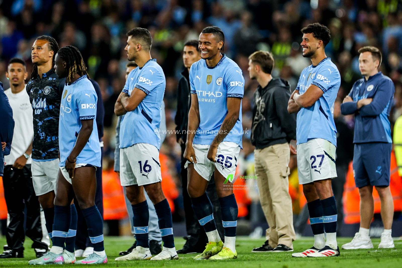 Manchester City players watch on as the club thank Kevin De Bruyne following the Premier League match Manchester City vs Bournemouth at Etihad Stadium, Manchester, United Kingdom, 20th May 2025

(Photo by Mark Cosgrove/News Images)