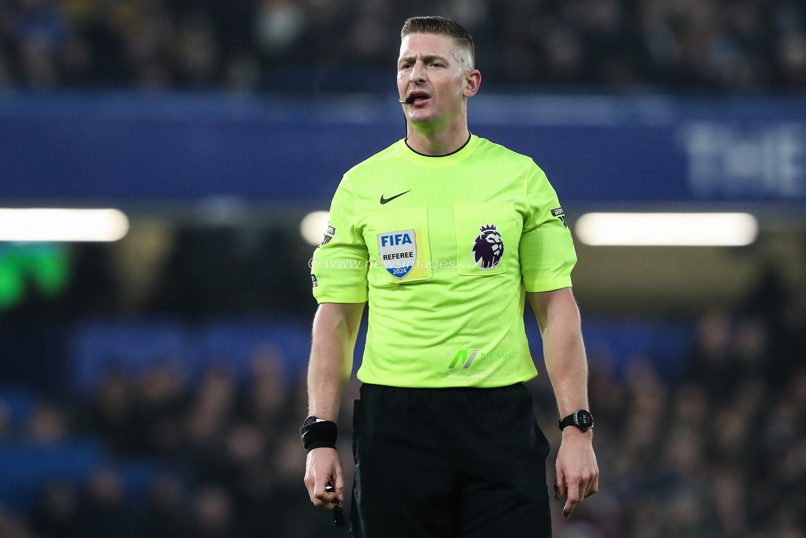 Referee Robert Jones during the Premier League match Chelsea vs Bournemouth at Stamford Bridge, London, United Kingdom, 14th January 2025

(Photo by Gareth Evans/News Images)