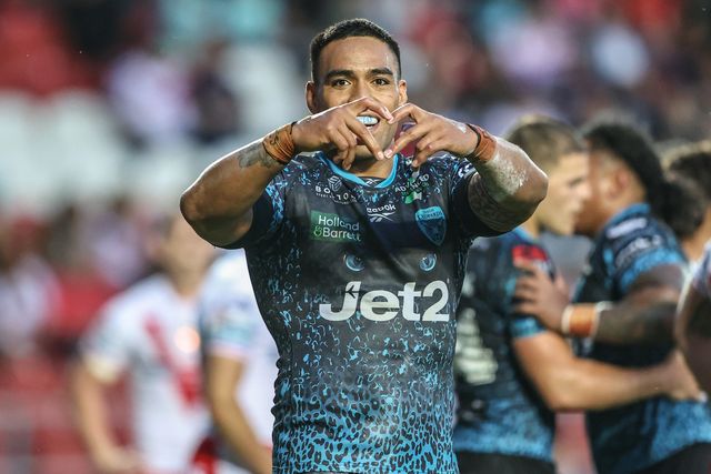 Joe Ofahengaue of Leigh Leapords celebrates his try during the Betfred Super League round 19 match St Helens vs Leigh Leopards at Totally Wicked Stadium, St Helens, United Kingdom, 17th July 2025

(Photo by Alfie Cosgrove/News Images)