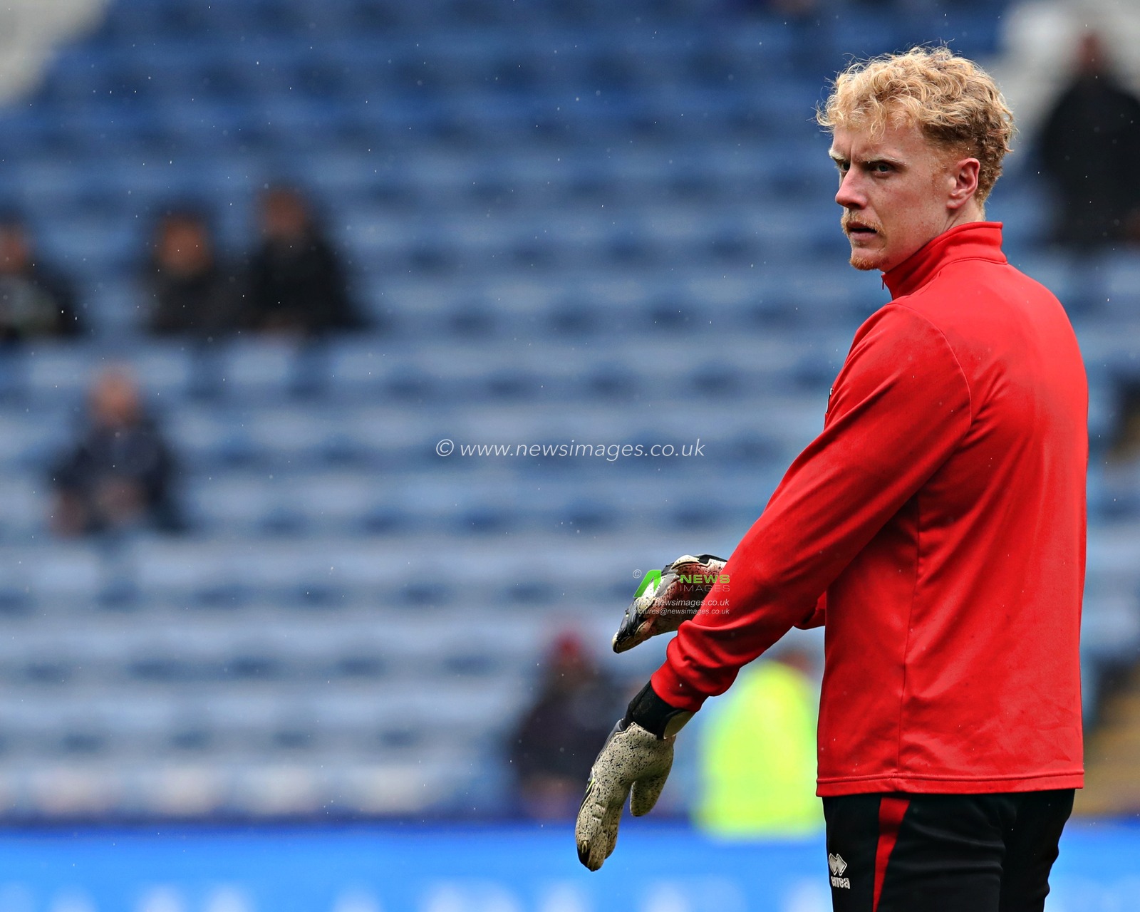Tom Glover of Middlesbrough Football Club before the Sky Bet Championship match Sheffield Wednesday vs Middlesbrough at Hillsborough, Sheffield, United Kingdom, 21st April 2025

(Photo by Sam Eaden/News Images)