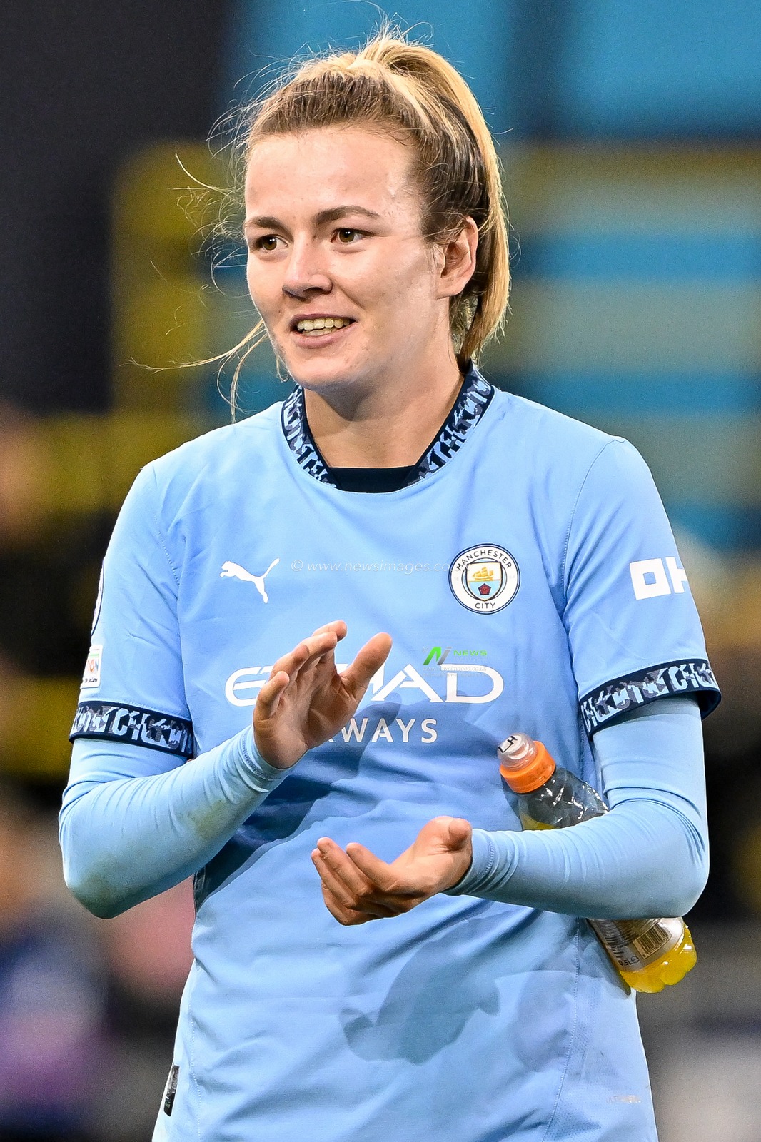  Lauren Hemp of Manchester City Women acknowledges the fans after the teams victory following the UEFA Women's Champions League match  - Group D - Manchester City vs Barcelona at Manchester City Academy Stadium, Manchester, United Kingdom, 9th October 2024

(Photo by Cody Froggatt/News Images)