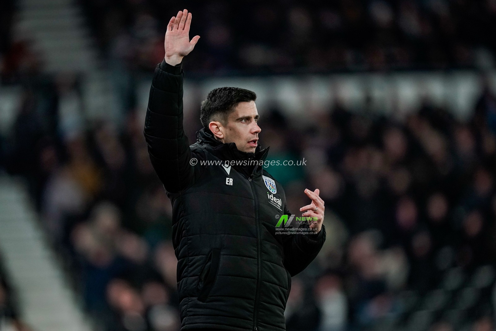 Eric Ramsay manager of West Bromwich Albion gives his team instructions during the Sky Bet Championship match Derby County vs West Bromwich Albion at Pride Park Stadium, Derby, United Kingdom on 23 January 2026

(Photo by Maynard Manyowa/News Images)