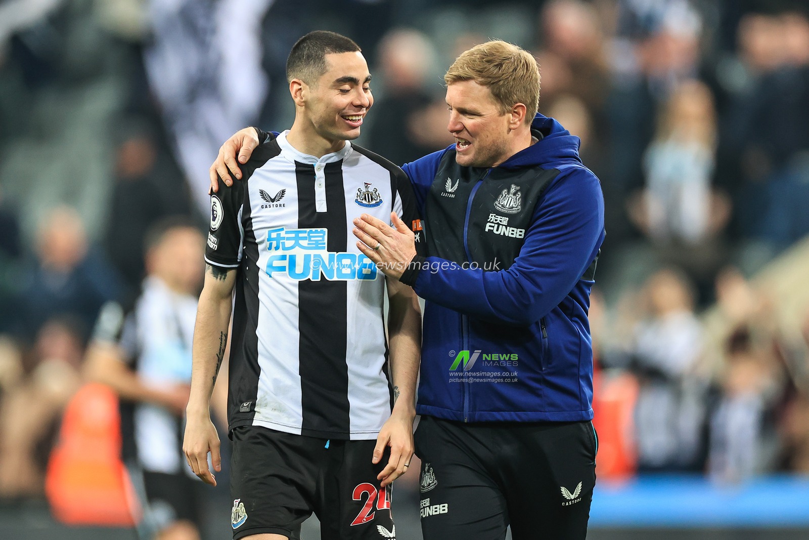 Eddie Howe manager and Miguel Almiron #24 of Newcastle United celebrate the win