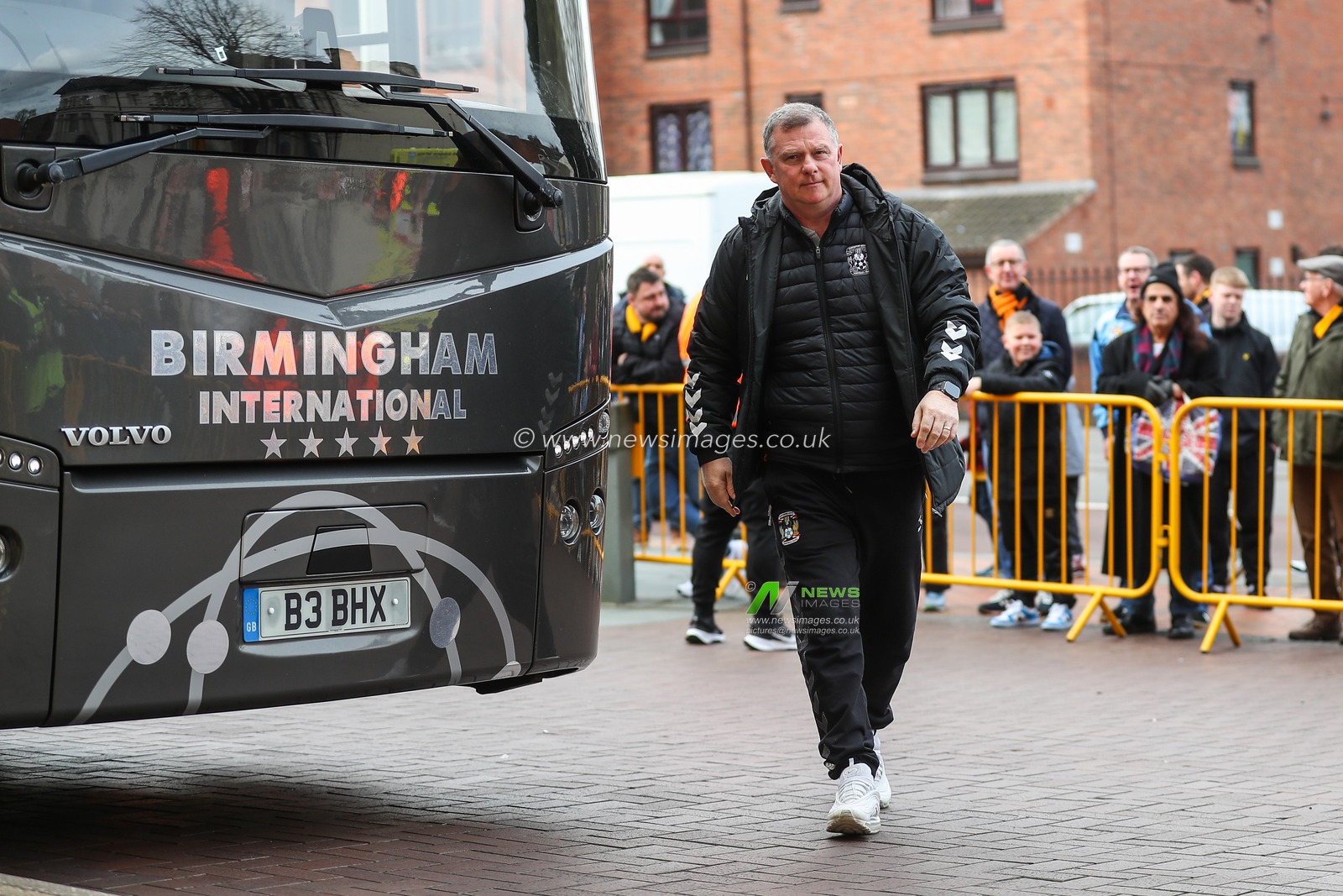 Mark Robins manager of Coventry City arrives ahead of the Emirates FA Cup Quarter- Final match Wolverhampton Wanderers vs Coventry City at Molineux, Wolverhampton, United Kingdom, 16th March 2024

(Photo by Gareth Evans/News Images)