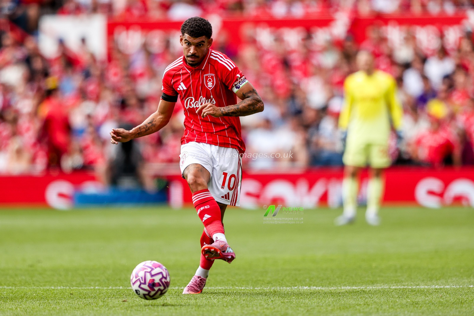 Morgan Gibbs-White of Nottingham Forest passes the ball during the Premier League match Nottingham Forest vs Brentford at City Ground, Nottingham, United Kingdom, 17th August 2025

(Photo by Alfie Cosgrove/News Images)