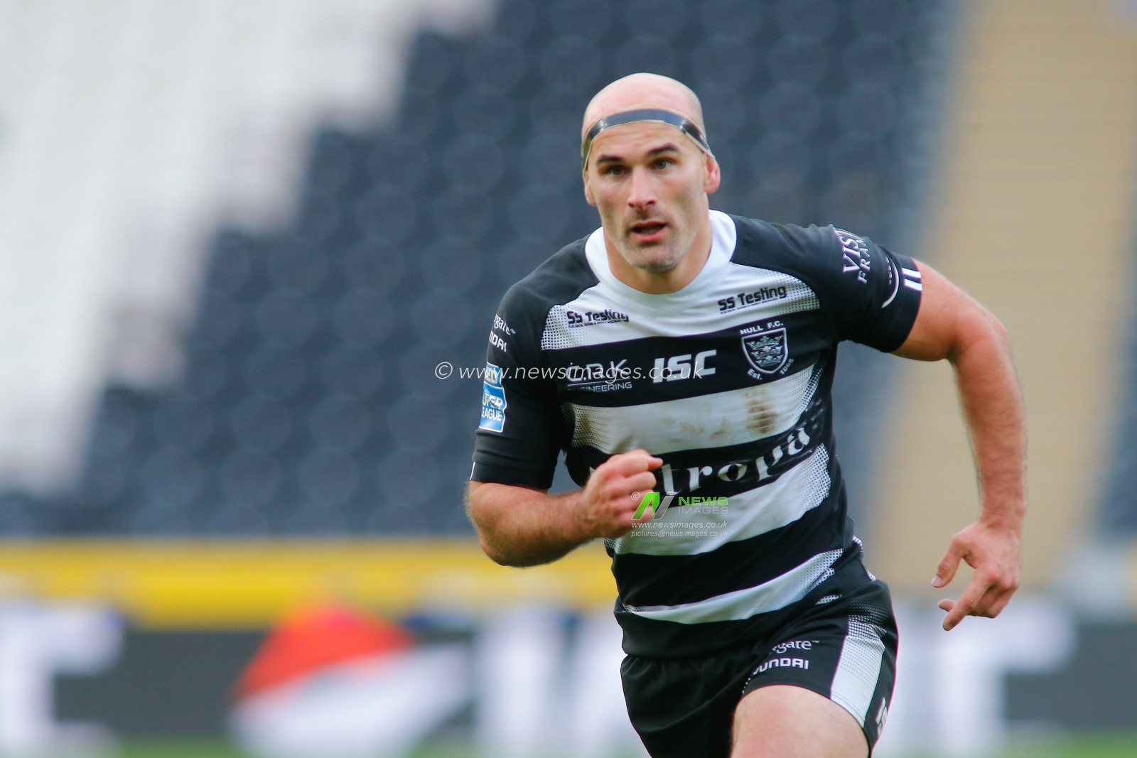 Danny Houghton (9) of Hull FC.
