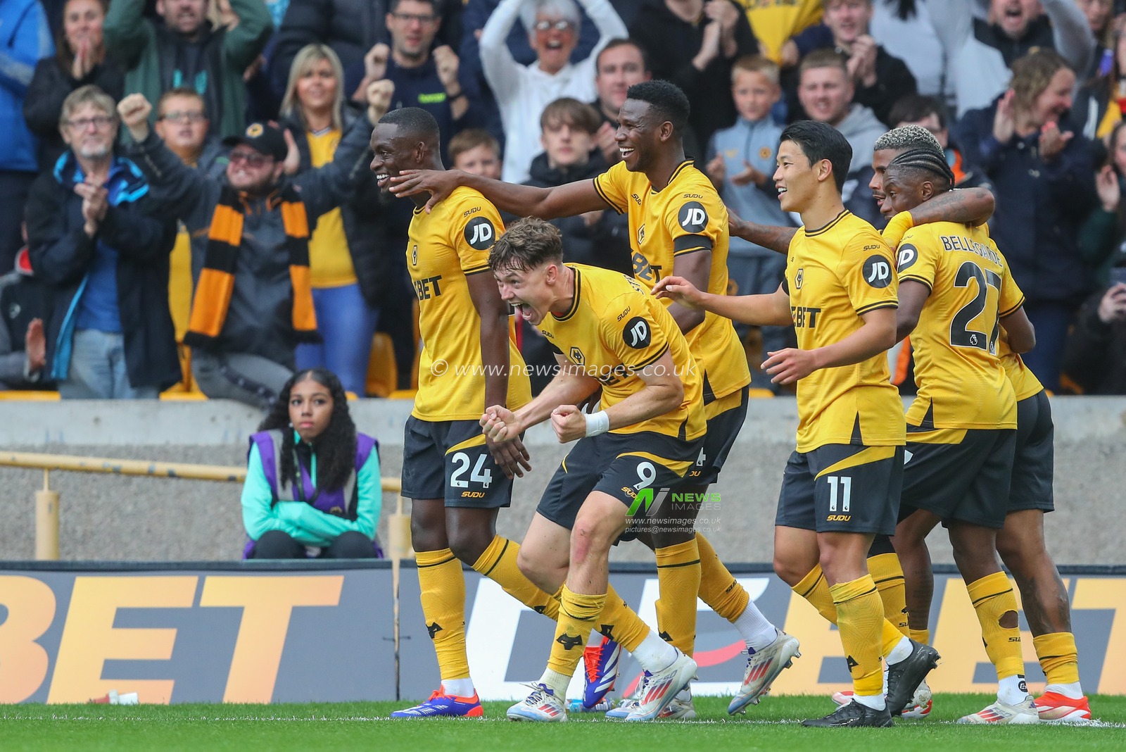 JÃ¶rgen Strand Larsen of Wolverhampton Wanderers celebrates his goal to make it 2-2 during the Premier League match Wolverhampton Wanderers vs Chelsea at Molineux, Wolverhampton, United Kingdom, 25th August 2024

(Photo by Gareth Evans/News Images)