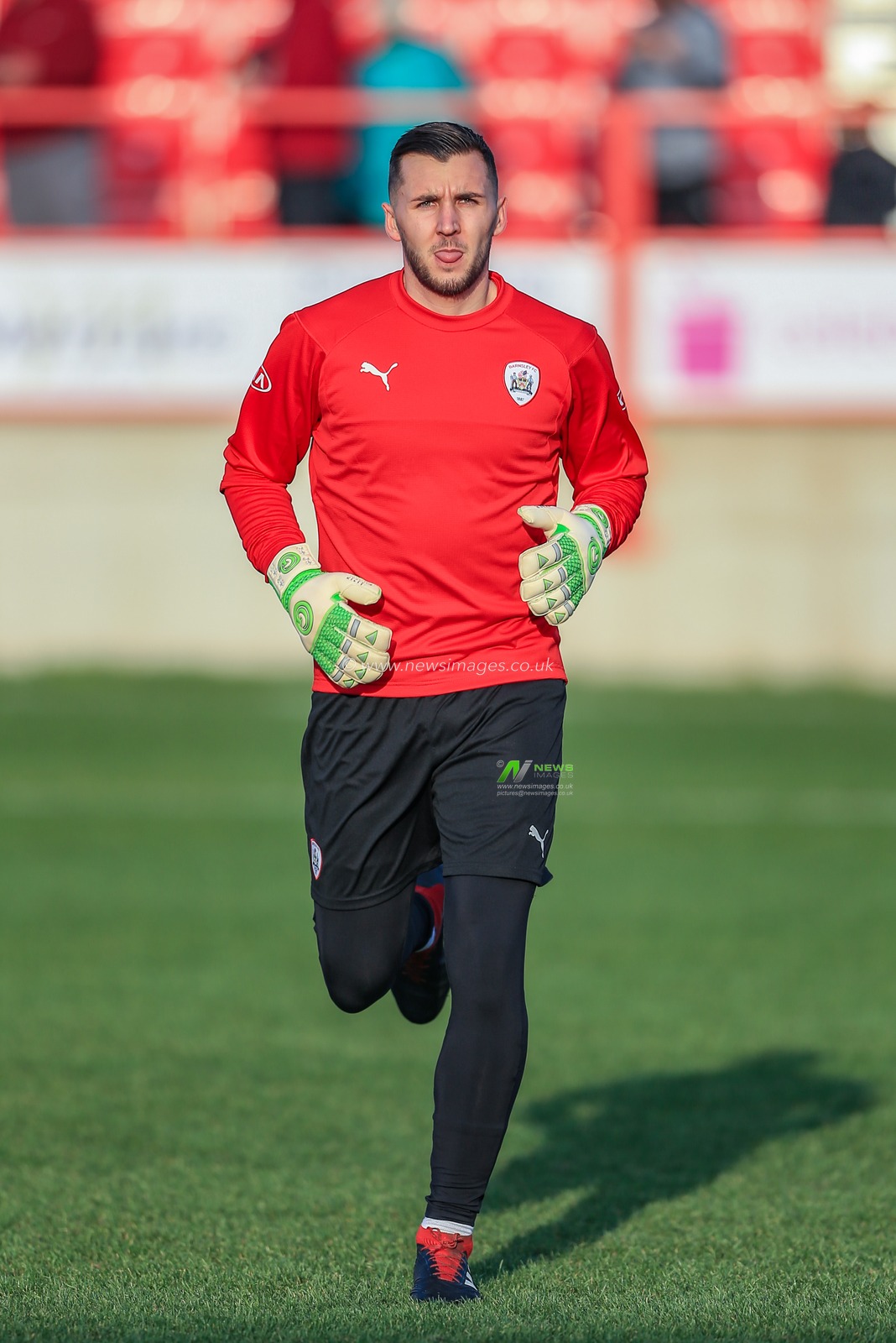 17th November 2018, Crown Ground, Accrington, England; Sky Bet League One, Accrington Stanley v Barnsley ; Jordan Smith Barnsley's new emergency loan signing from Nottingham Forest


Credit: Mark Cosgrove/News Images

English Football League images are subject to DataCo Licence