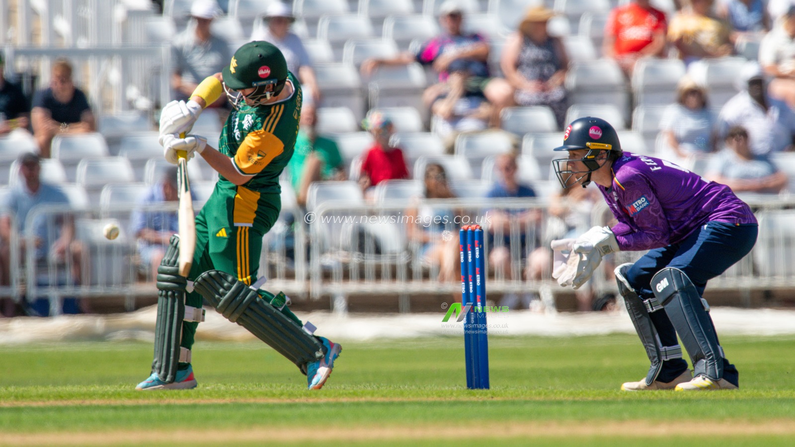 Tom MOORES of Nottingham Outlaws batting with Simon FEMANDES of Essex CCC wicket keeping during the Royal London One-day Cup match Nottinghamshire vs Essex at Trent Bridge, Nottingham, United Kingdom, 11th August 2024

(Photo by Mark Dunn/News Images)