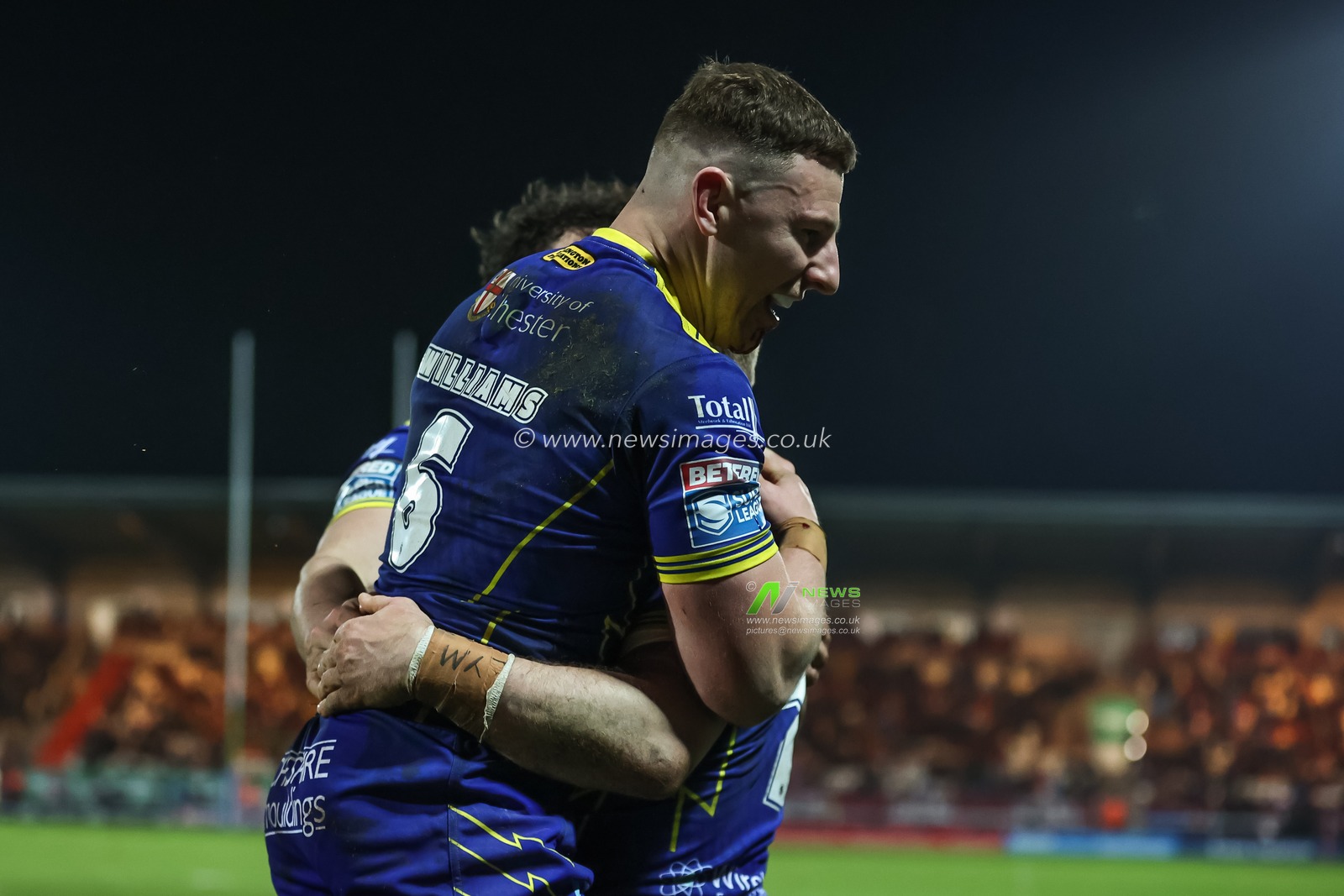 Matt Dufty of Warrington Wolves celebrates his try during the Betfred Super League Round 4 match Hull KR vs Warrington Wolves at Sewell Group Craven Park, Kingston upon Hull, United Kingdom, 7th March 2024

(Photo by Mark Cosgrove/News Images)