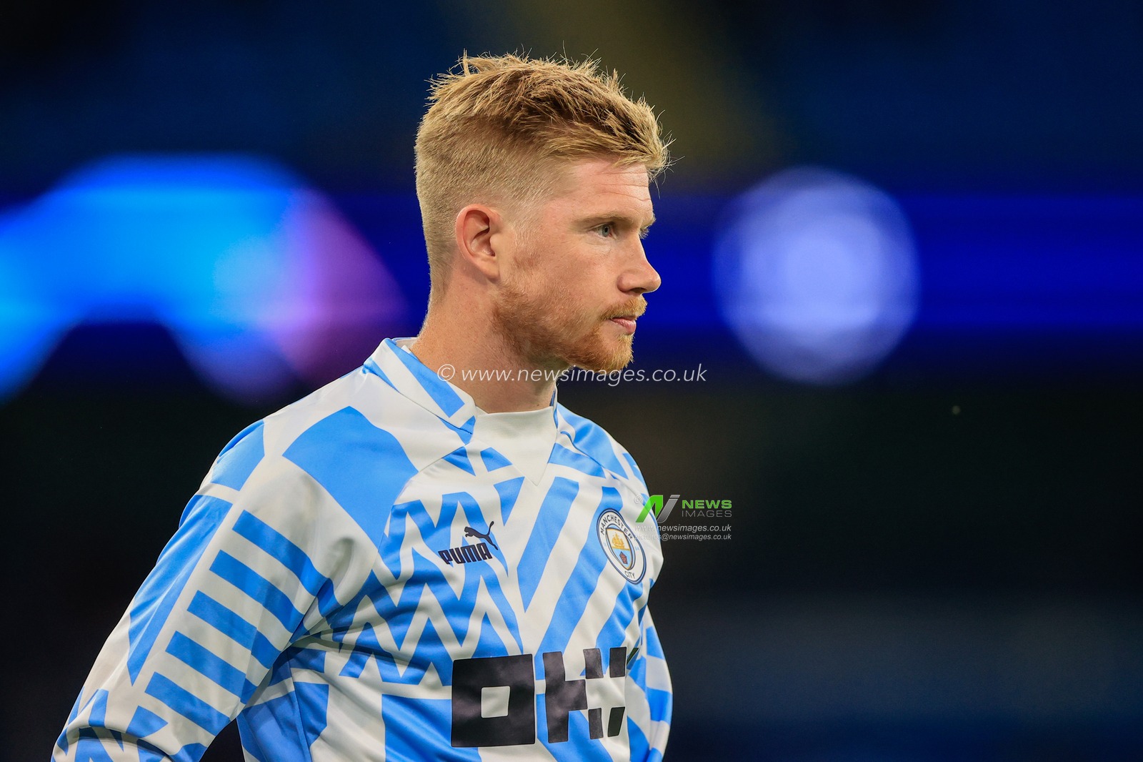 Kevin De Bruyne #17 of Manchester City during the pre-game warmup during the UEFA Champions League match Manchester City vs Borussia Dortmund at Etihad Stadium, Manchester, United Kingdom, 14th September 2022

(Photo by Conor Molloy/News Images)