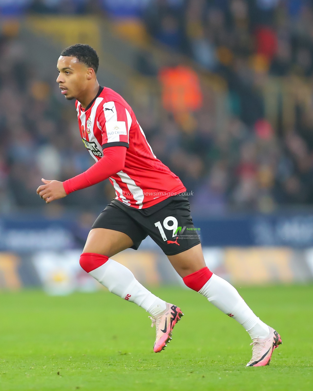 Cameron Archer of Southampton during the Premier League match Wolverhampton Wanderers vs Southampton at Molineux, Wolverhampton, United Kingdom, 9th November 2024

(Photo by Gareth Evans/News Images)