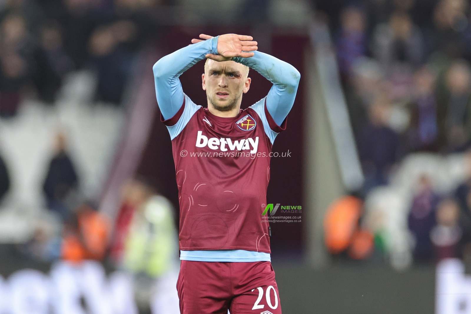 Jarrod Bowen #20 of West Ham United looks into the crowd after the Carabao Cup Fourth Round match West Ham United vs Arsenal at London Stadium, London, United Kingdom, 1st November 2023

(Photo by Mark Cosgrove/News Images)
