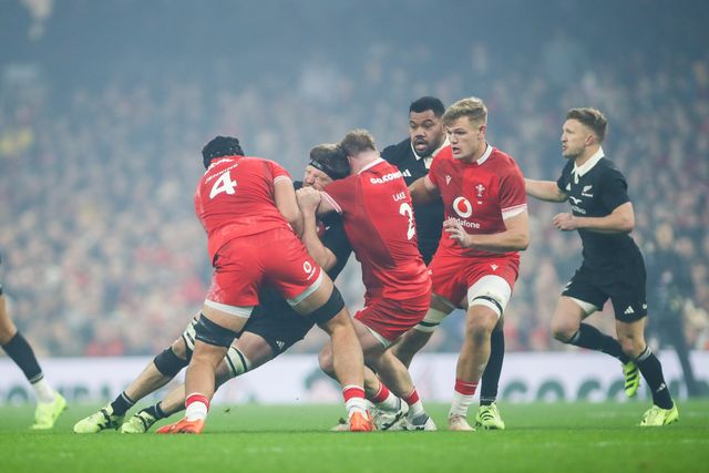 Scott Barrett of New Zealand is tackled by Dafydd Jenkins and Dewi Lake of Wales during the Quilter Nations Series 2025 match Wales vs New Zealand at Principality Stadium, Cardiff, United Kingdom, 22nd November 2025

(Photo by Andrew Lewis/News Images)

*** GER AUT SUI OUT ***