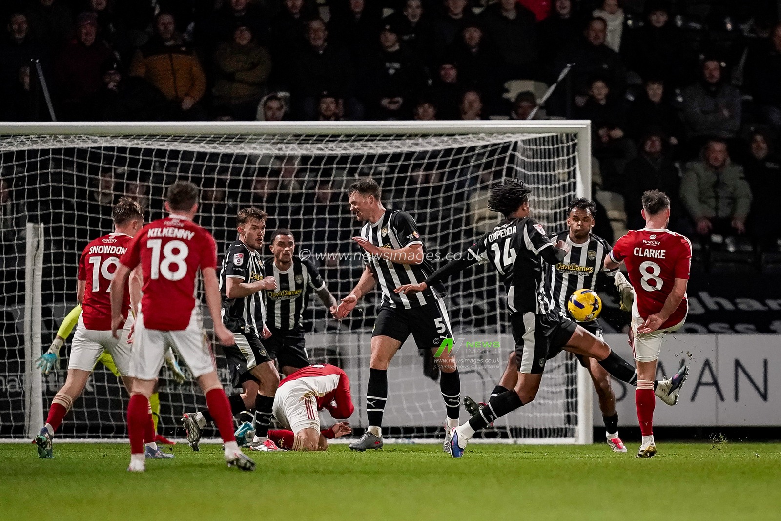 Ollie Clarke of Swindon Town scores to make it 0-1 during the Sky Bet League Two match Notts County vs Swindon Town at Meadow Lane, Nottingham, United Kingdom on 27 January 2026

(Photo by Maynard Manyowa/News Images)