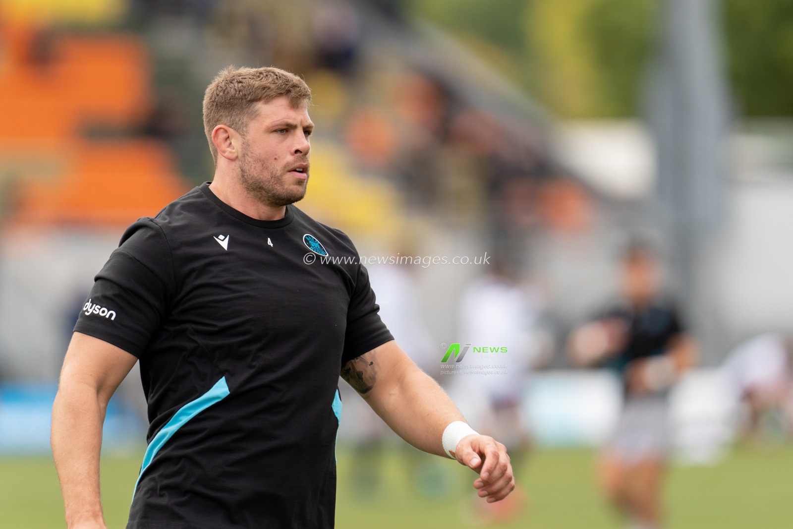 Dave Attwood #4 of Bath Rugby warming up prior to the Gallagher Premiership match Saracens vs Bath Rugby at StoneX Stadium, London, United Kingdom, 15th October 2022

(Photo by Richard Washbrooke/News Images)