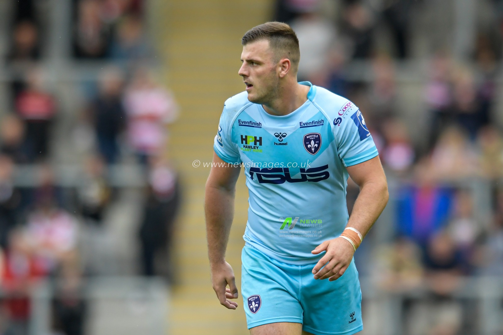 Joe Arundel (20) of Wakefield Trinity in action during the game