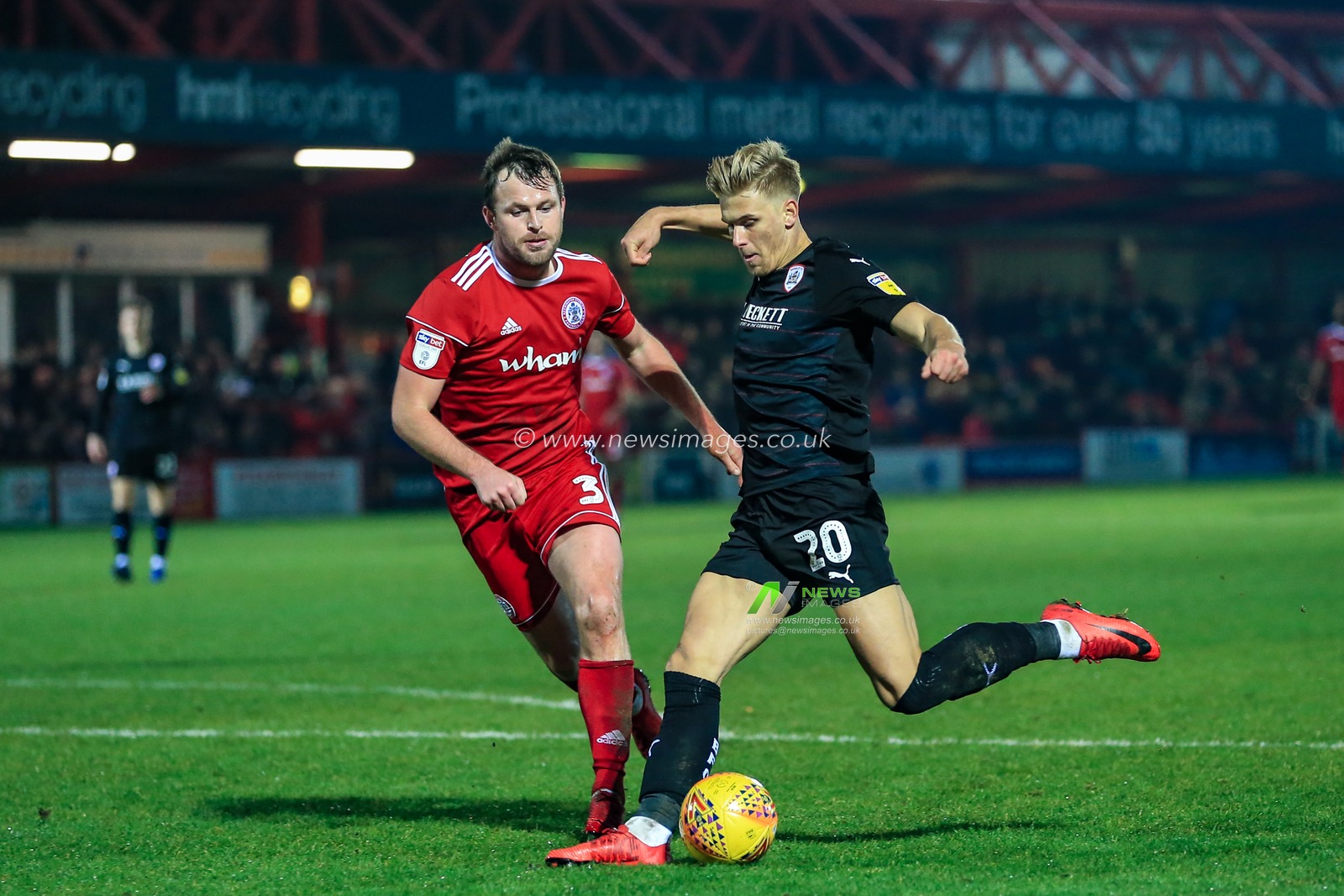 17th November 2018, Crown Ground, Accrington, England; Sky Bet League One, Accrington Stanley v Barnsley ; Brad Potts of (20) Barnsley shoots on goal as Mark Hughes (03) of Accrington Stanley tries to cut him down


Credit: Mark Cosgrove/News Images

English Football League images are subject to DataCo Licence