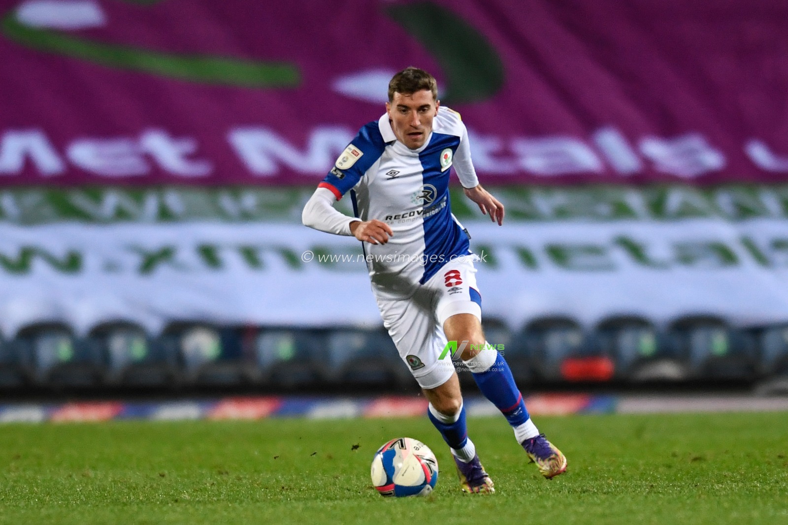 Joe Rothwell #8 of Blackburn Rovers runs forward with the ball