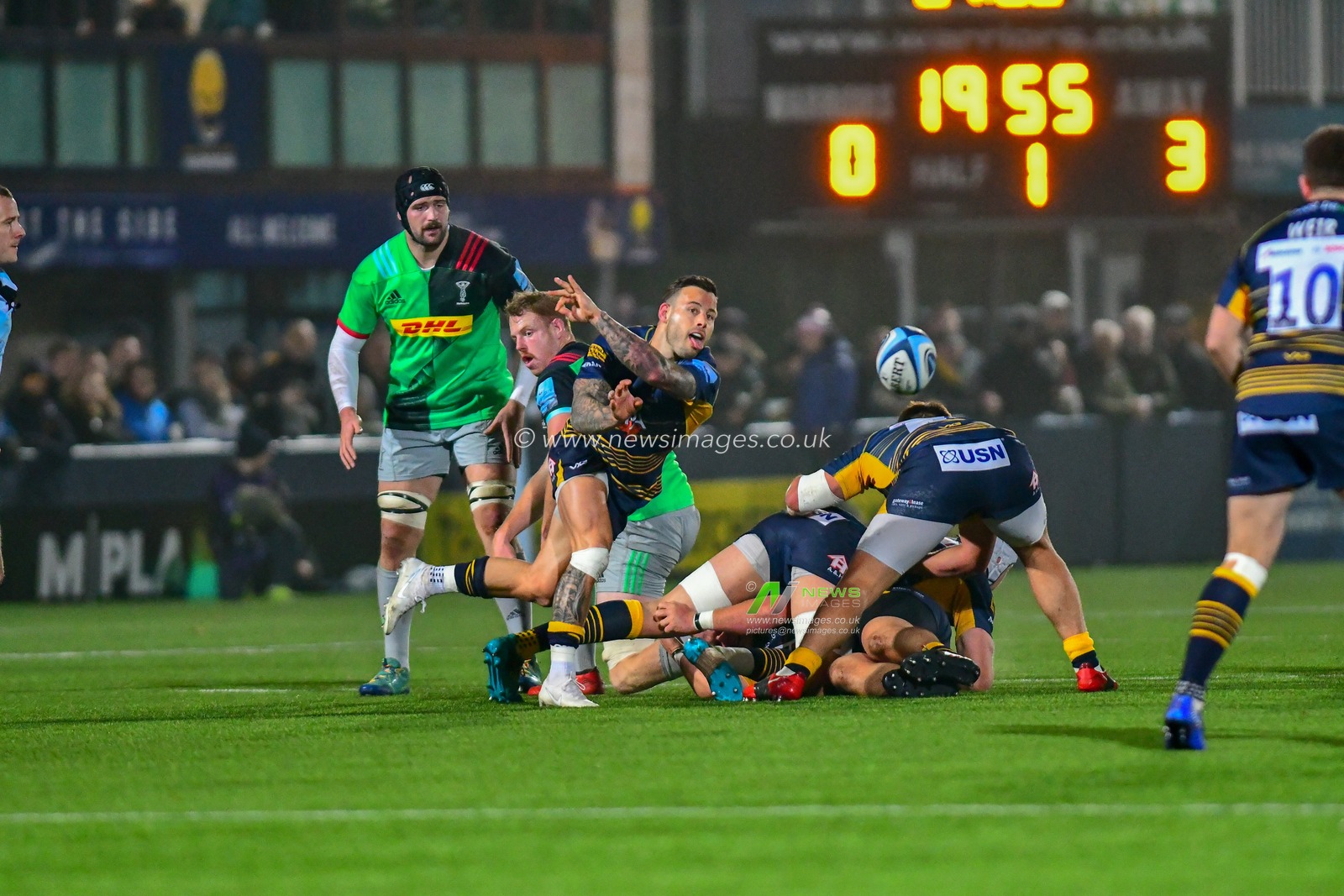 23rd November 2018, Sixways Stadium , Worcester, England; Gallagher Premiership, Worcester v Harlequins; \Francois Hougaard (09) of Worcester Warriors releases the ball from the ruck

Credit: Gareth Dalley/News Images