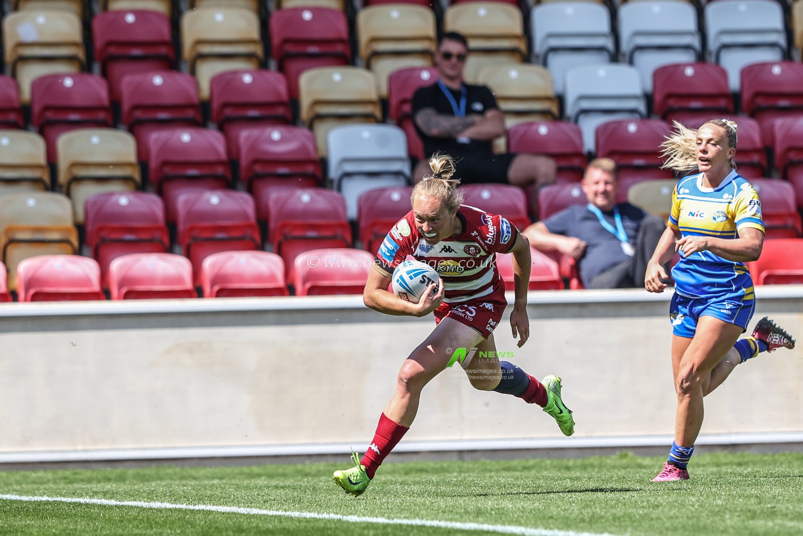 Anna Davies of Wigan Warriors goes over for a try during the Betfred Women's Challenge Cup Cup Semi-final match Leeds Rhinos vs Wigan Warriors at LNER Community Stadium, York, United Kingdom, 10th May 2025

(Photo by Alfie Cosgrove/News Images)