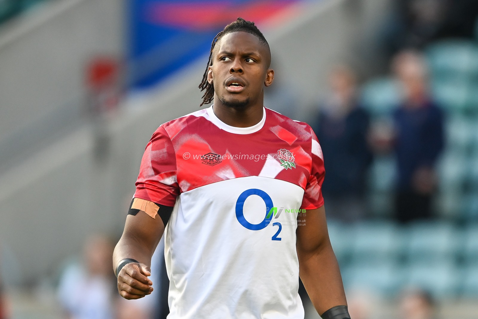 Maro Itoje of England during pre match warm up ahead of the Autumn internationals match England vs Japan at Twickenham Stadium, Twickenham, United Kingdom, 12th November 2022

(Photo by Craig Thomas/News Images)