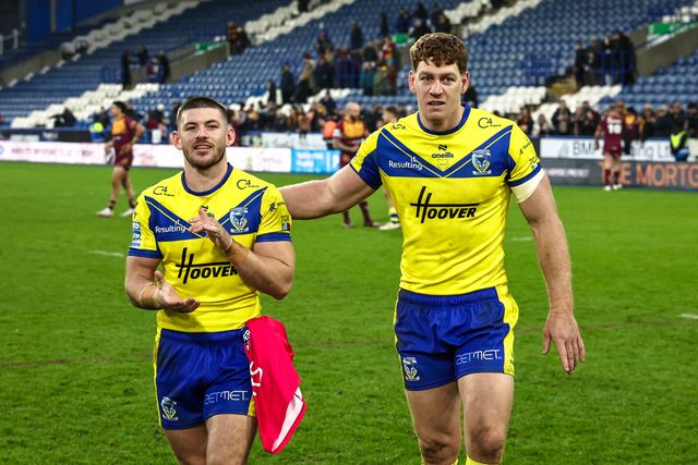 Danny Walker of Warrington Wolves and Dan Russell of Warrington Wolves applauds the traveling fans during the Betfred Super League Round 1 match Huddersfield Giants vs Warrington Wolves at John Smith's Stadium, Huddersfield, United Kingdom, 16th February 2025

(Photo by Mark Cosgrove/News Images)