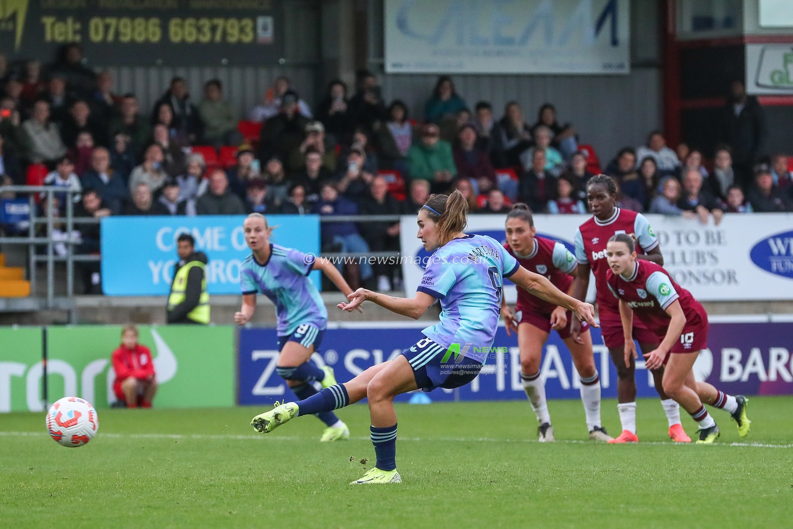 Mariona Caldentey of Arsenal scores a penalty to make it 0-1 during the Barclays Women's Super League match West Ham United Women vs Arsenal Women at Chigwell Construction Stadium, Dagenham, United Kingdom, 20th October 2024

(Photo by Izzy Poles/News Images)