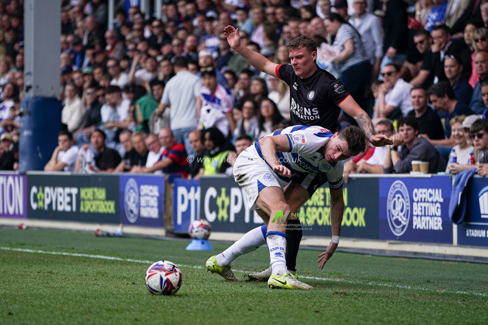 Jimmy Dunne of Queens Park Rangers and Cameron Pring of Bristol City battle off the ball during the Sky Bet Championship match Queens Park Rangers vs Bristol City at Kiyan Prince Foundation Stadium, London, United Kingdom, 12th April 2025

(Photo by Harvey Murphy/News Images)