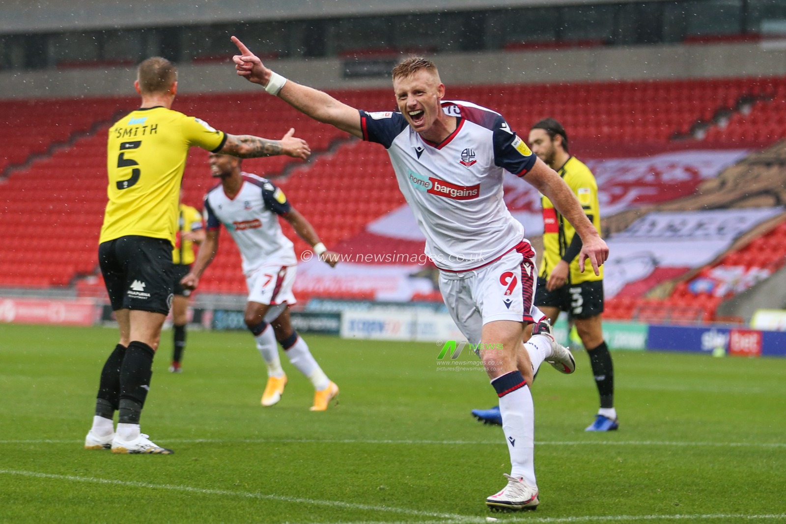 Eoin Doyle (9) of Bolton Wanderers celebrates his goal to make it 0-1