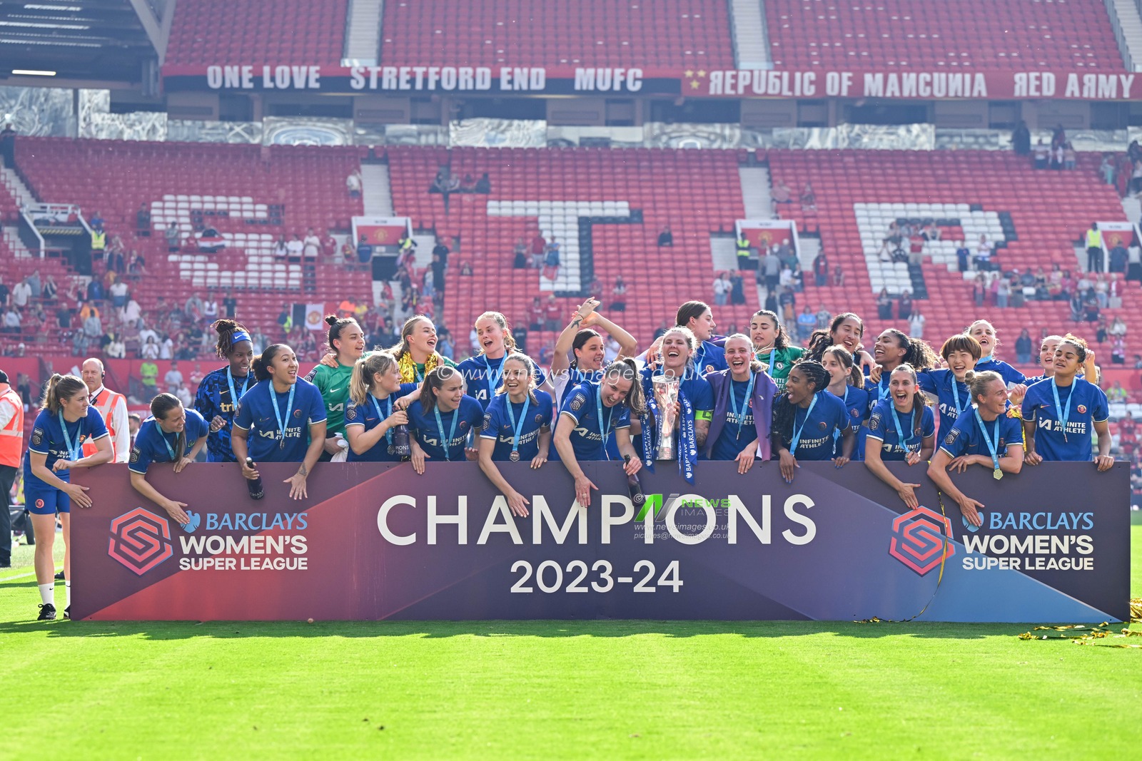 Chelsea celebrates their FA Women's Super League title, during the The FA Women's Super League match Manchester United Women vs Chelsea FC Women at Old Trafford, Manchester, United Kingdom, 18th May 2024

(Photo by Cody Froggatt/News Images)